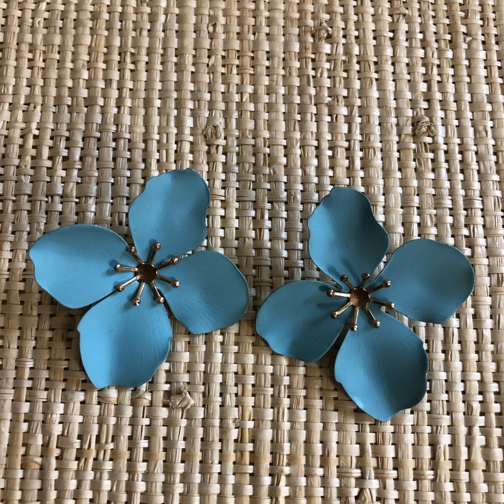 Blue flower pendant statement earrings
